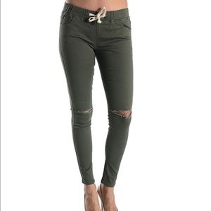 Women’s Ankle Solid Ripped Skinny Jogger